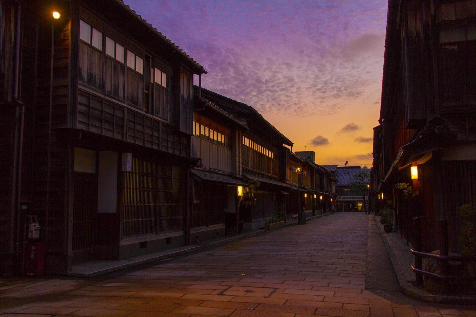 Апарт отель ゆいまーるeast - Yuimaru East Канандзава Экстерьер фото